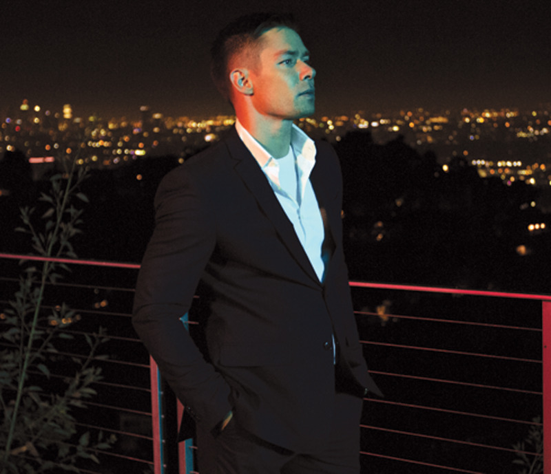 Сюжет нового клипа «Несовместимая любовь» завязывается в одном из домов в районе миллионеров — на Малхолланд Драйв в Лос-Анджелесе