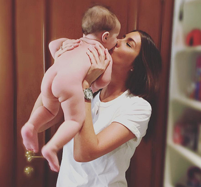 На днях дочке певицы Оливии исполнится полгодика.