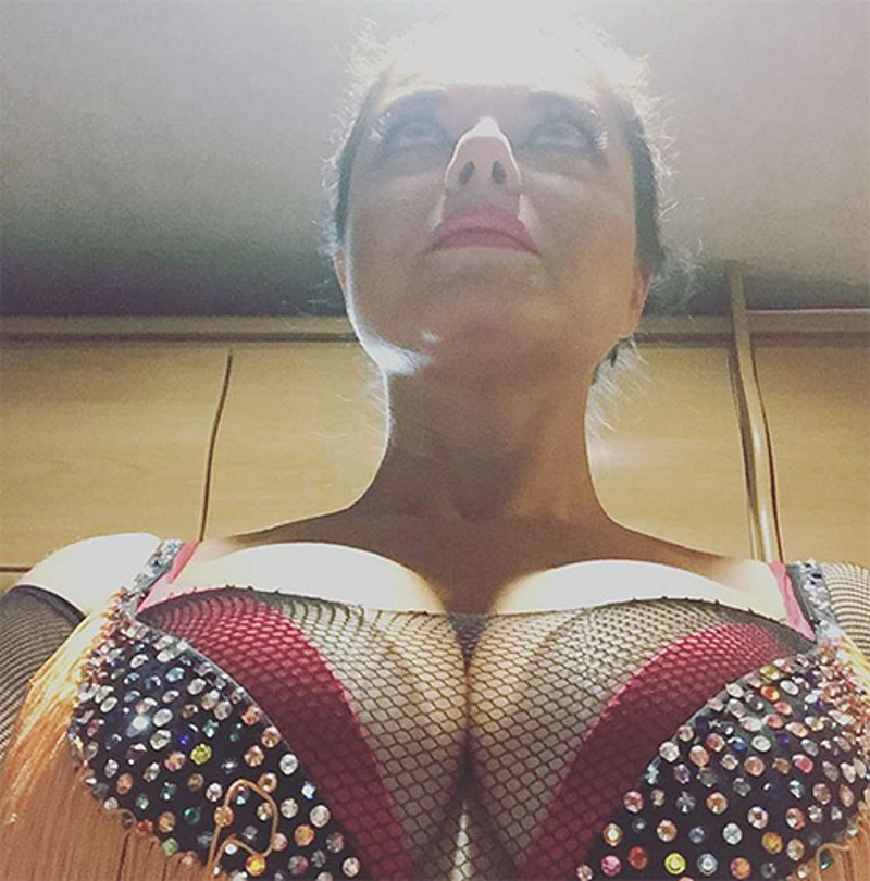 Это селфи Королевой вызвало бурное обсуждение в Сети