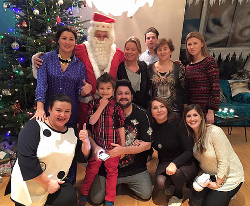 Певцы встретили Рождество со своими друзьями и близкими