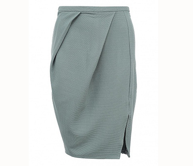 Наш эксперт рекомендует Лидии носить юбки-тюльпаны, создающие легкий объем на бедрах