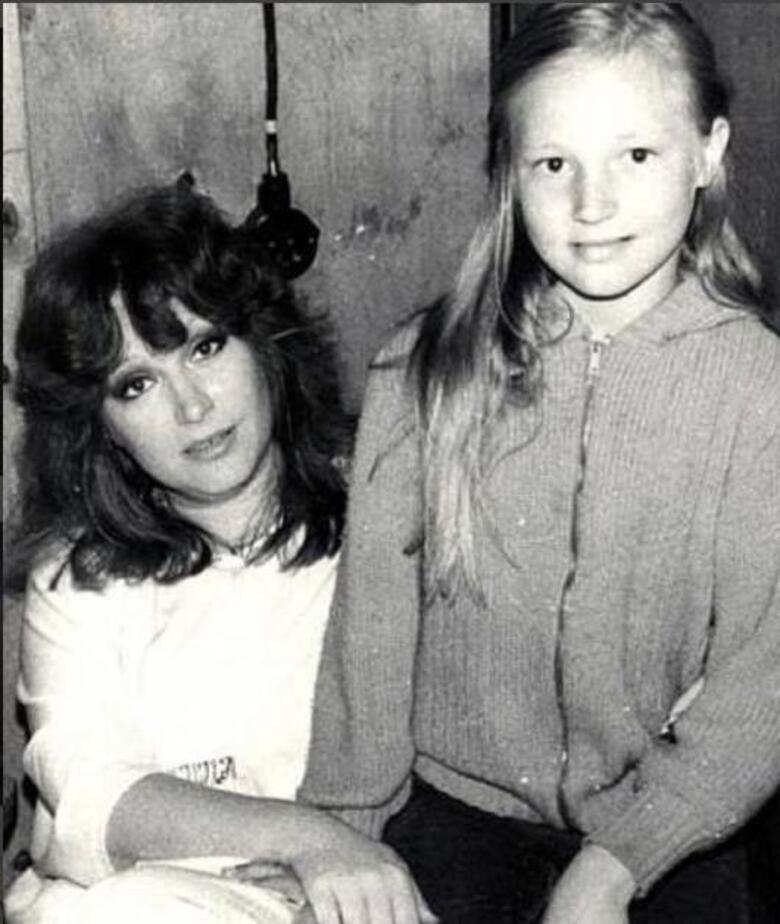 Маленькая Кристина со своей знаменитой мамой. Фото: социальные сети