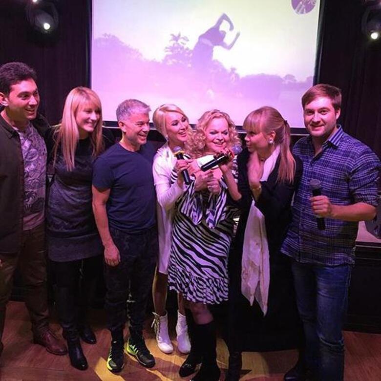 Лариса Долина устроила шумную вечеринку в караоке. Фото: instagram.com