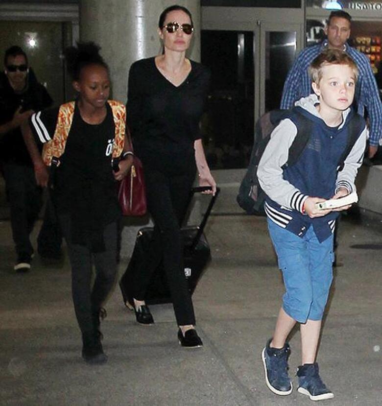 Анджелина Джоли с детьми. Фото: Rex Features/Fotodom.ru.