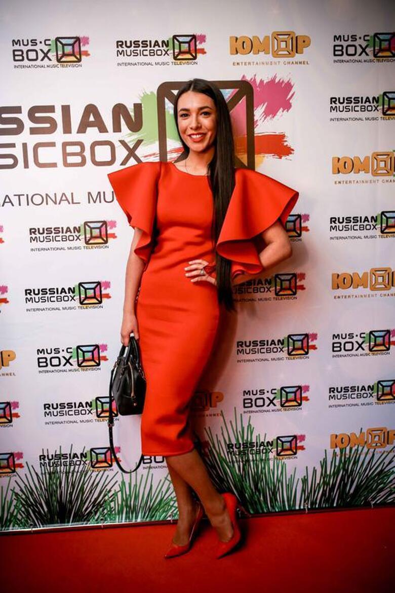 Подопечная Александра Асташёнка и представить не могла, что уйдет с вечеринки в одном платье. Фото: социальные сети