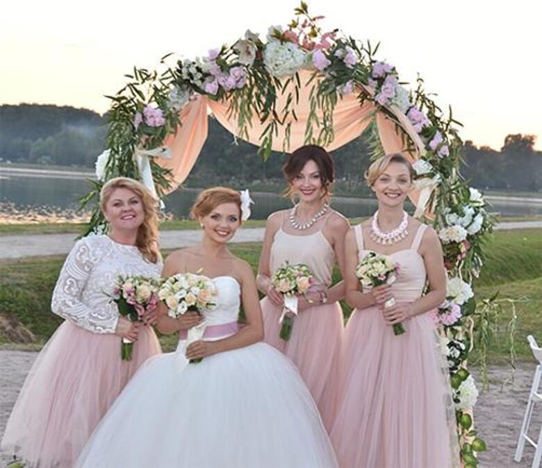 Светлана Ходченкова, Екатерина Вилкова, Валентина Мазунина и Светлана Кузьмина на съемках фильма «Одноклассницы». Фото: материалы пресс-служб.