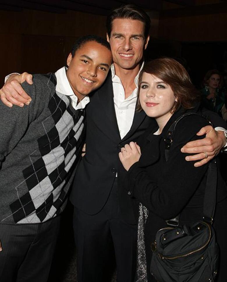 Том Круз со своими приемными детьми Изабеллой и Коннором. Фото: Rex Features/Fotodom.ru.