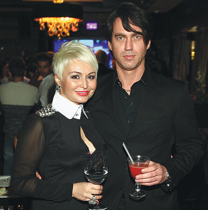 Игорь Кузнецов, супруг Кати — бывший спортсмен, которому многое известно о тренировках и правильном образе жизни. Игорь часто ходит в спортзал вместе с женой и во всем ее поддерживает. Фото: материалы пресс-служб.