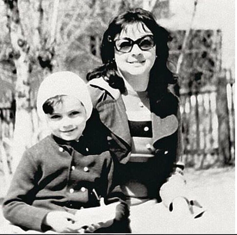 Маленький Филипп со своей мамой. Фото: социальные сети