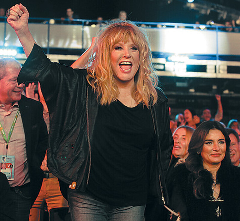 Алла Пугачева.