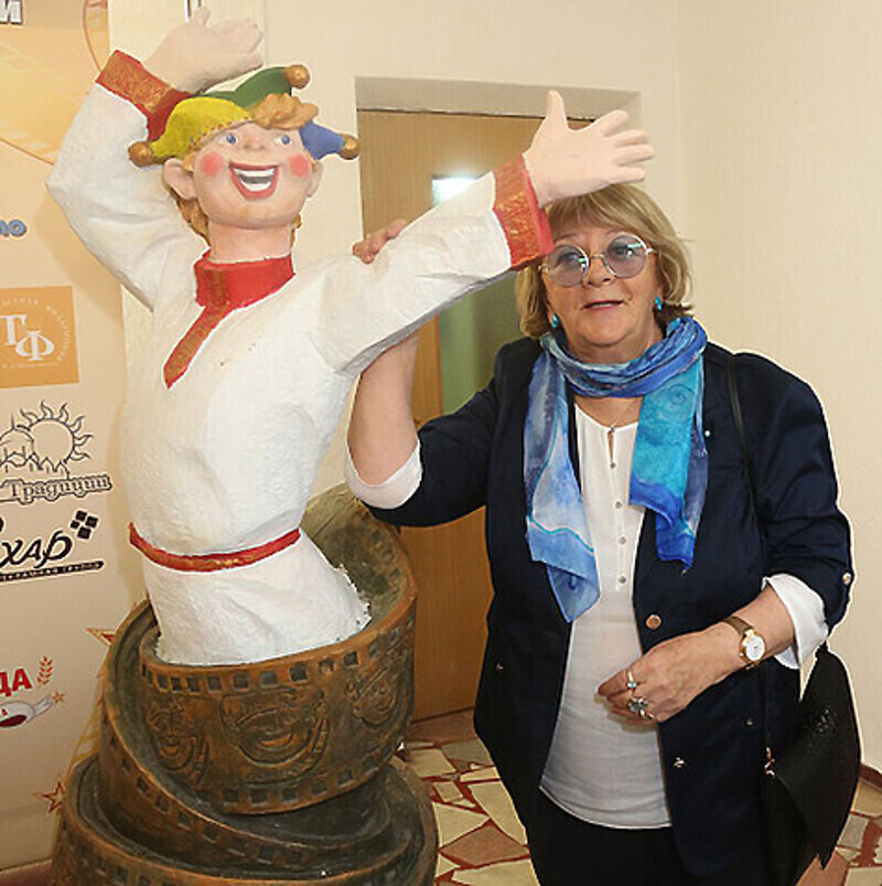 Алла Сурикова.