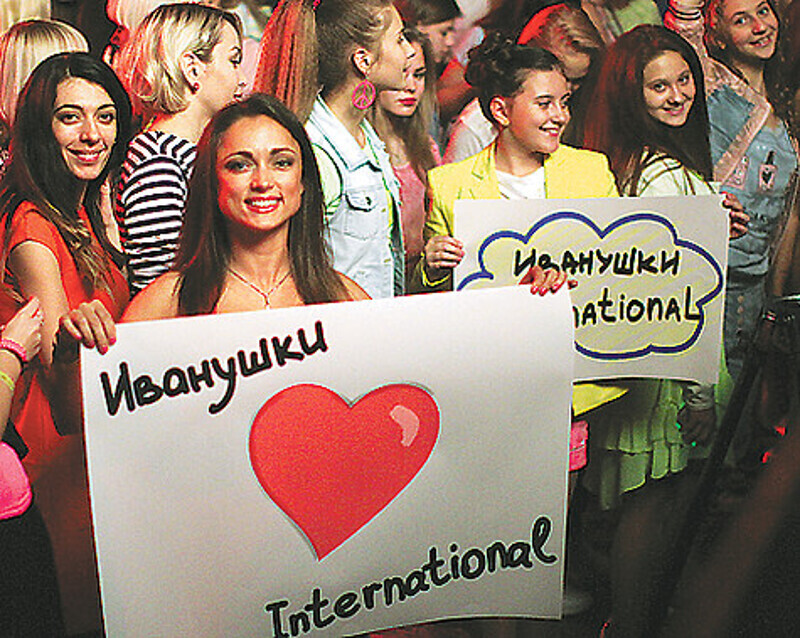 На съемки нового видео были приглашены участницы фан-клубов «Иванушек». Фото: материалы пресс-служб.