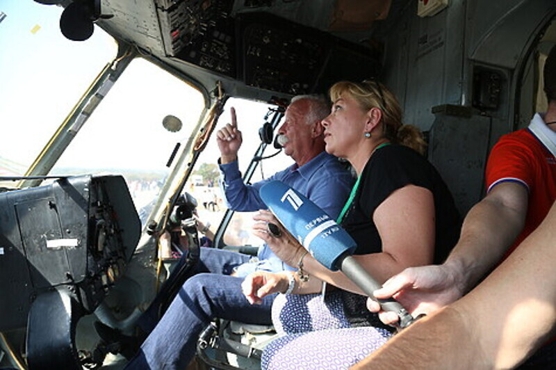 Леонид Якубович дает мастер-класс Арине Шараповой. Фото: материалы пресс-служб