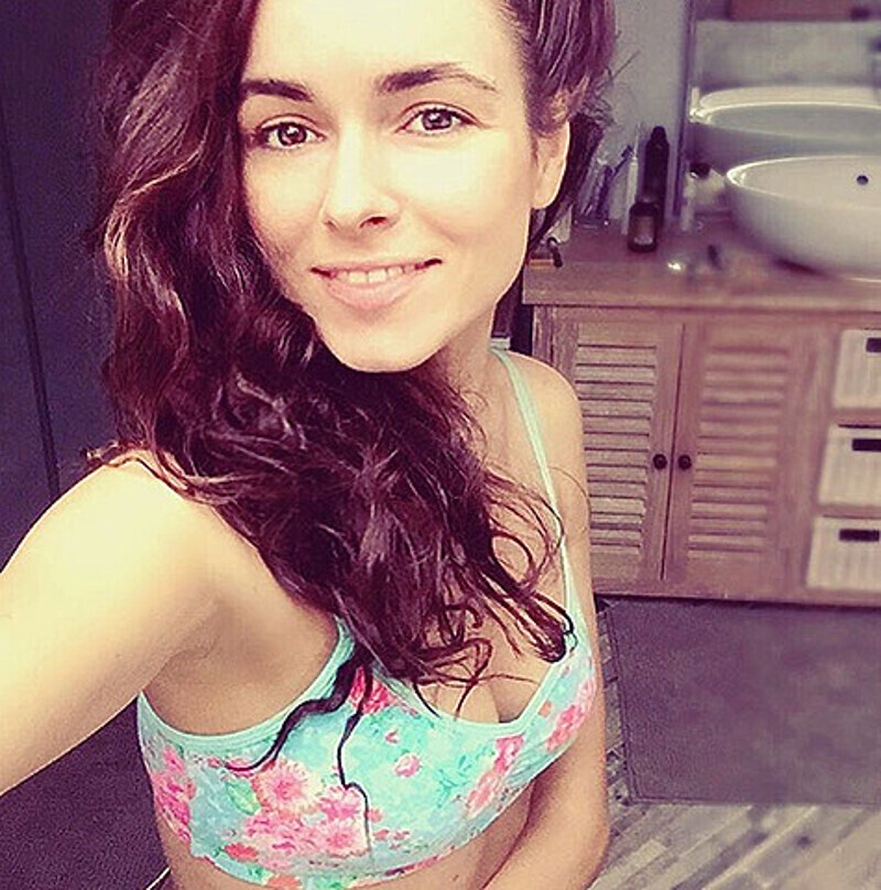 Ирена Понарошку советует не спешить "рисовать лицо". Фото: Instagram.com/irenaponaroshku.