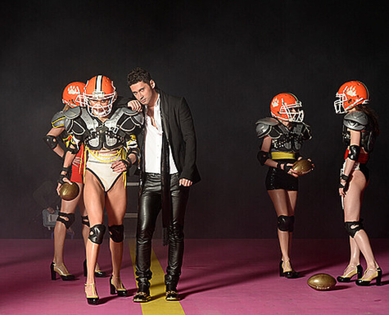 Режиссером нового ролика певца стал знаменитый Алан Бадоев. Фото: материалы пресс-служб.