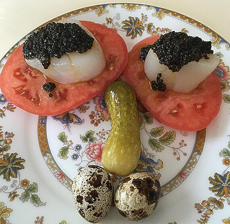 Анастасия Волочкова показала, чем закусывает шампанское. Фото: Instagram.com/volochkova_art.