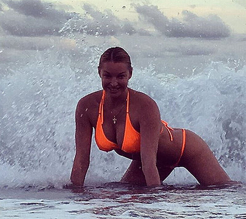 Анастасия Волочкова шокировала турков откровенными снимками. Фото: Instagram.com/volochkova_art.