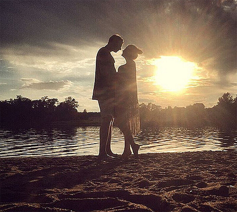 В подписи к этому снимку, сделанному с Аленой Красновой, Никита Пресняков признался, что счастлив. Фото: Instagram.com/npresnyakov.