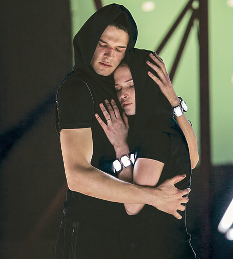 Исполнителям главных ролей Ивану Жвакину и Лукерье Ильяшенко перед съемками в фильме пришлось провести довольно много времени в танцевальных классах для того, чтобы быть убедительными в хореографических сценах. Фото: материалы пресс-служб.