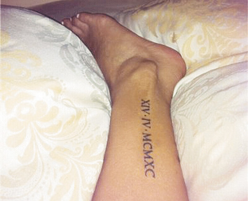 Эти римские цифры - дата рождения сына Кудрявцевой Жана. Фото: Instagram.com/leratv.