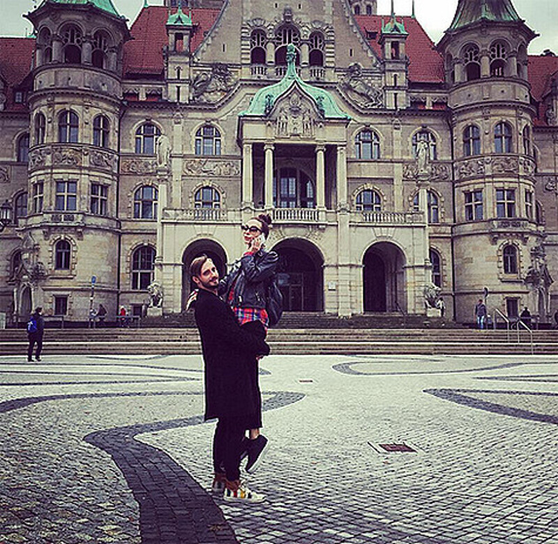 Kativarnava: «Надо все успевать. ...Мам..я не могу ща говорить..у меня обнимашки». Фото: Instagram.com/kativarnava.