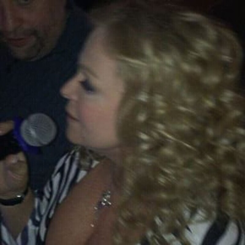 Лариса Долина устроила для всех бесплатный концерт. Фото: instagram.com