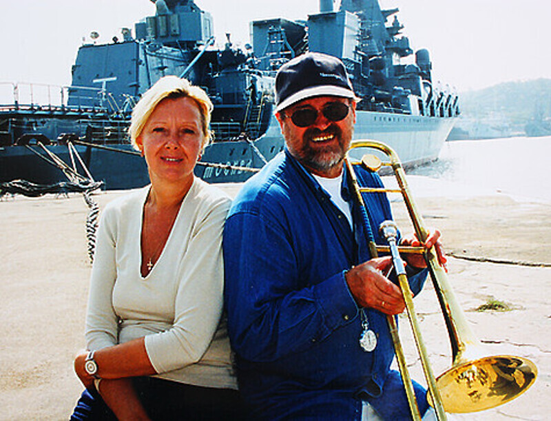 Татьяна не только спутница жизни, но еще и редактор на картинах Хотиненко. Съемки «72 метров». Фото: личный архив Владимира Хотиненко и Татьяны Яковлевой.