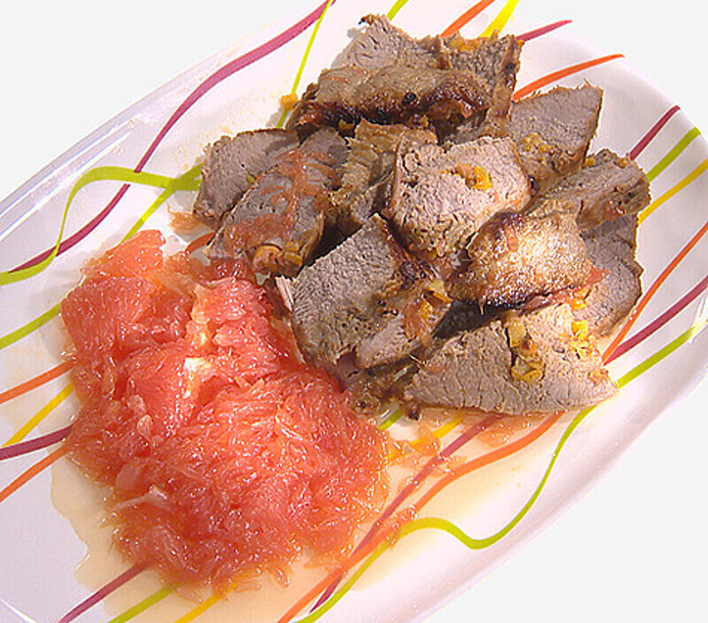 Запеченная телятина с грейпфрутами. Фото: материалы пресс-служб.