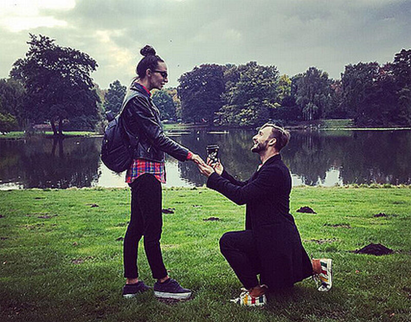 Благодаря этому снимку все решили, что Константин сделал предложение Екатерине. Фото: Instagram.com/inadenka.