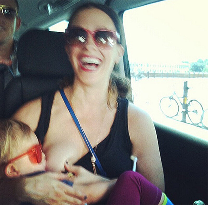 Аланис Мориссетт с сыном. Фото: Instagram.com/alanis.