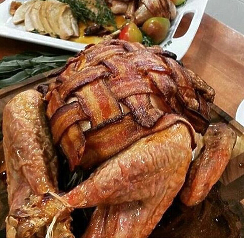 Супруга Мэттью не могла не похвастаться запеченной индейкой. Фото: instagram.com