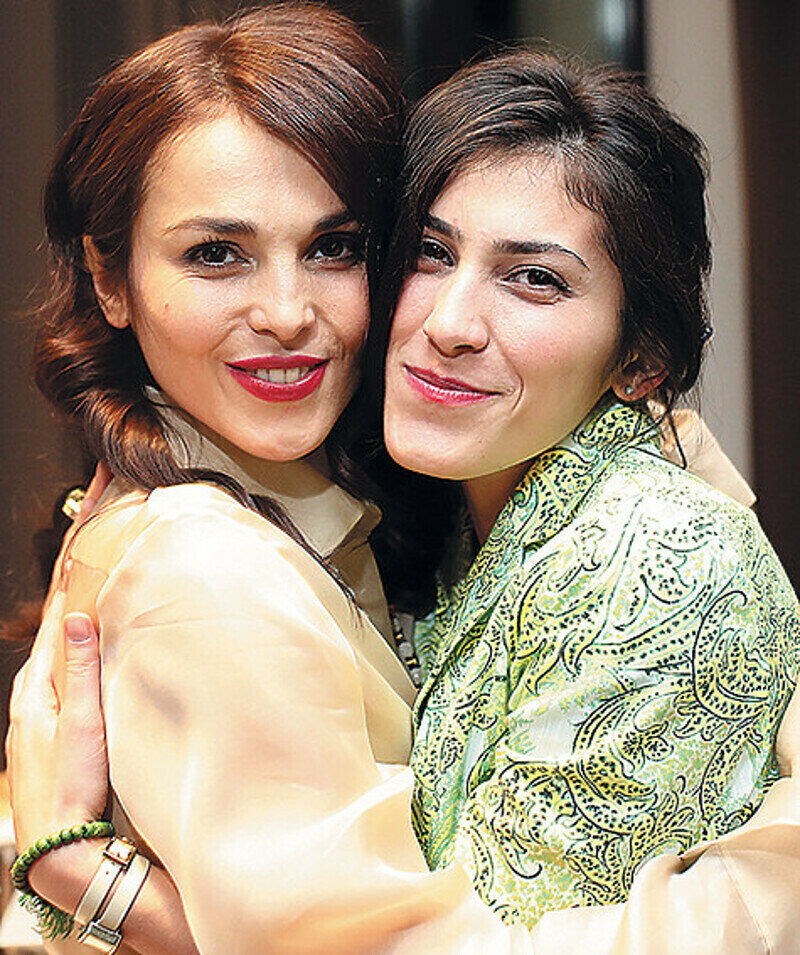 Сати Казанову поздравила и ее родная сестричка Марьяша.