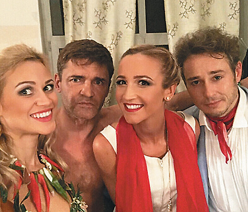 Марина Доможирова, Игорь Лифанов, Ольга Бузова и Дмитрий Исаев на гастролях с «Черным бриллиантом» в Ленинградской области.