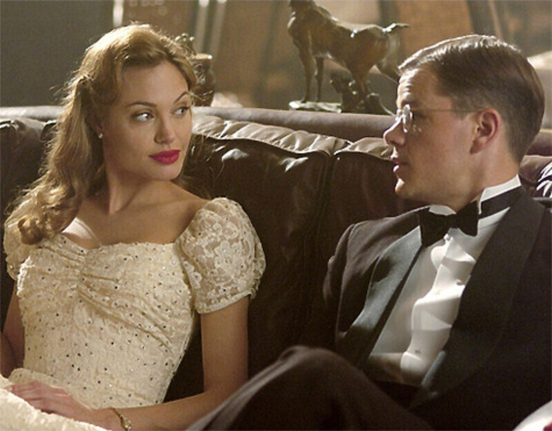 В «Ложном искушении» Дэймон поработал с Анджелиной Джоли. Кадр из фильма.