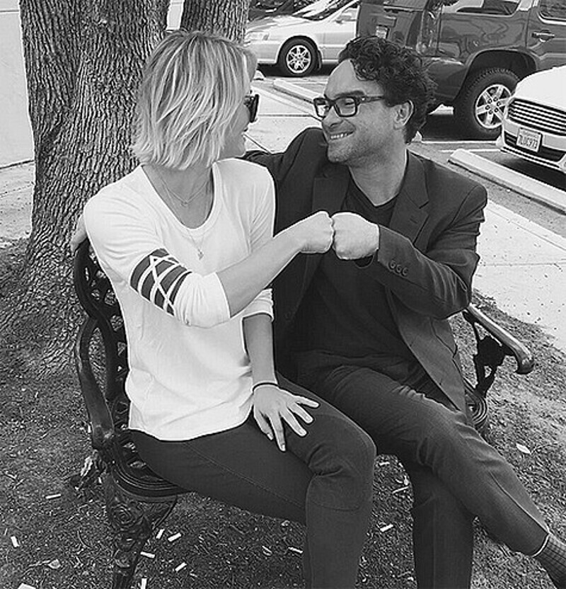 Кейли Куоко и Джонни Галеки говорят, что они просто хорошие друзья. Фото: Instagram.com/normancook.