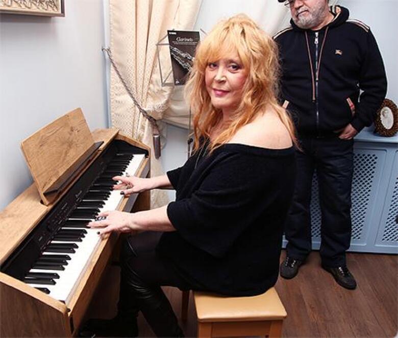 Алла Пугачева.