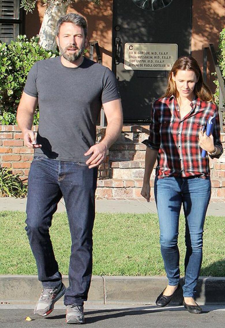 Бен Аффлек и Дженнифер Гарнер после посещения семейного психолога. Фото: Rex Features/Fotodom.ru.