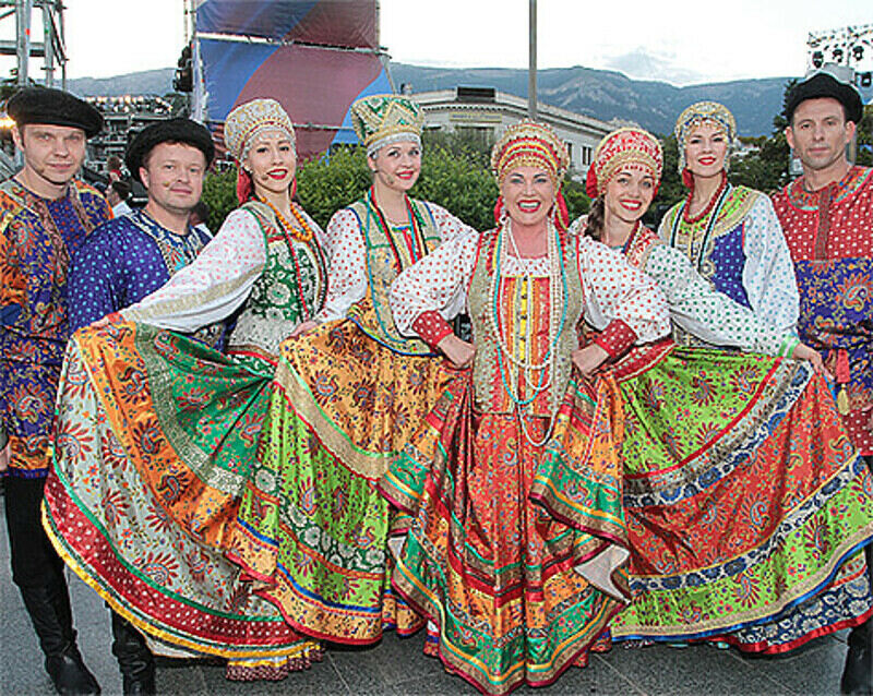 Ансамбль Бабкиной «Русская песня» тоже отмечает юбилей – сорок лет.