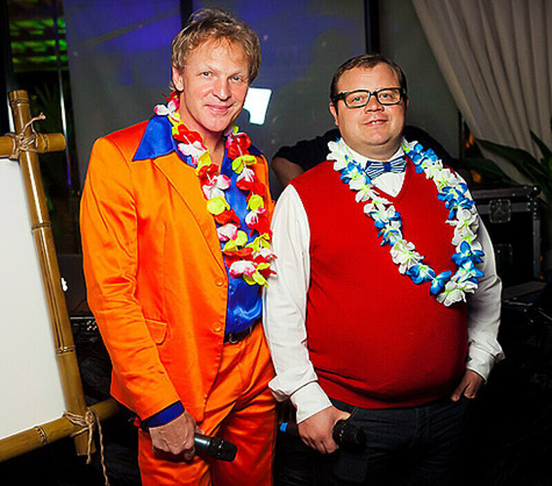 Поздравили Котову с днем рождения и ее друзья, звезды КВН - команда «Уездный город». Фото: материалы пресс-служб.