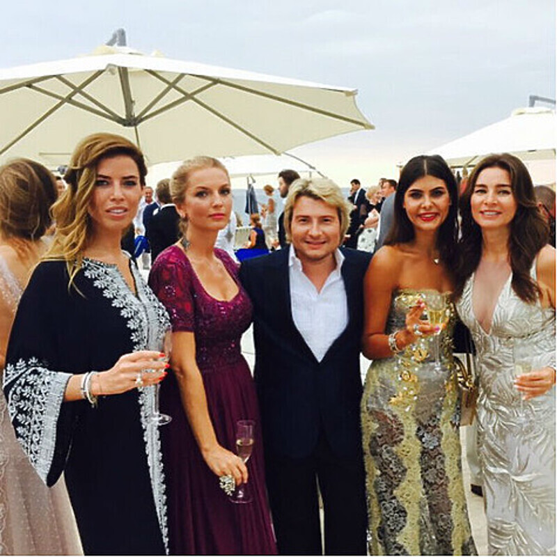 Николай Басков, как обычно, окружил себя прекрасными дамами. Фото: социальные сети