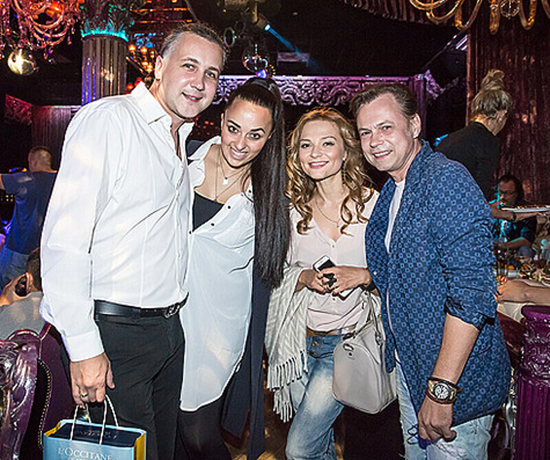 Поздравить Илью Зудина пришли Владимир Левкин с женой. Фото: Ольга Туровцева.