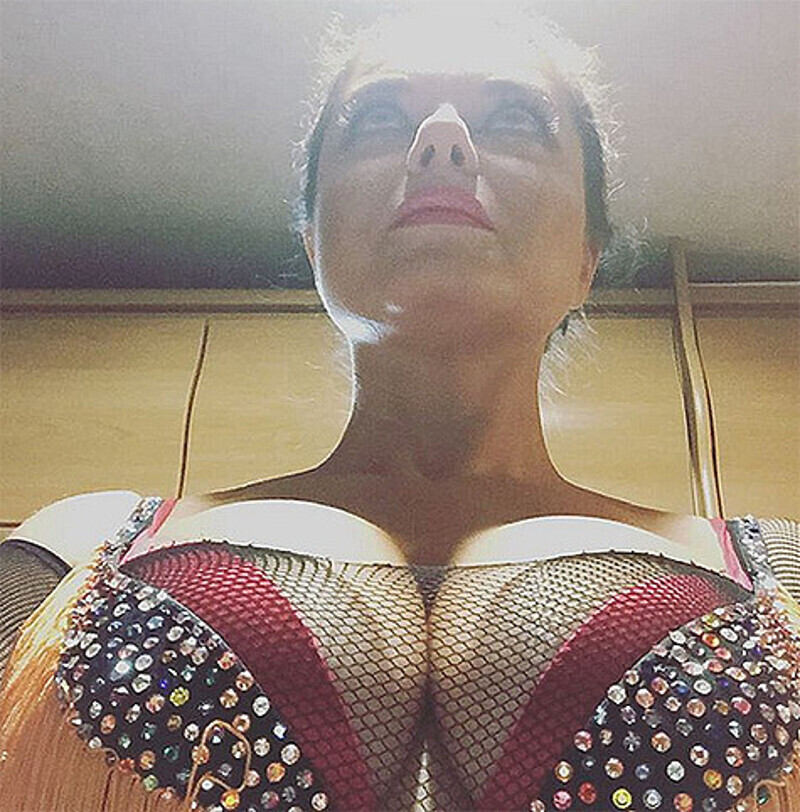 Это селфи Наташи Королевой шокировало ее поклонников. Фото: Instagram.com/natellanatella.