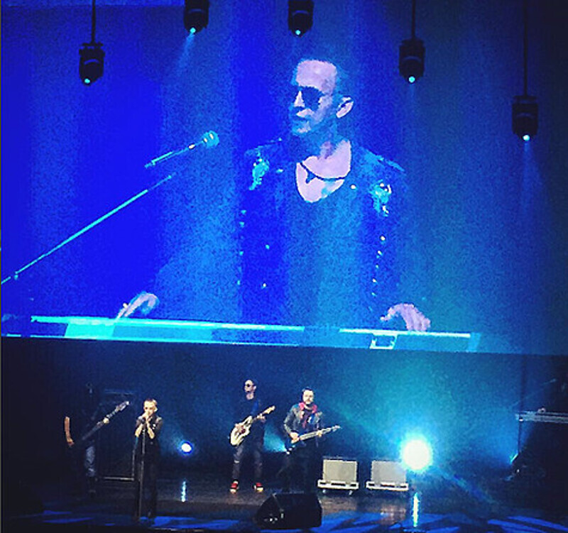 Поклонники Ивана Охлобыстина удивились, что он еще играет на клавишном инструменте, но музыкантом оказался киношный герой актера. Фото: Instagram.com/psykero1477.