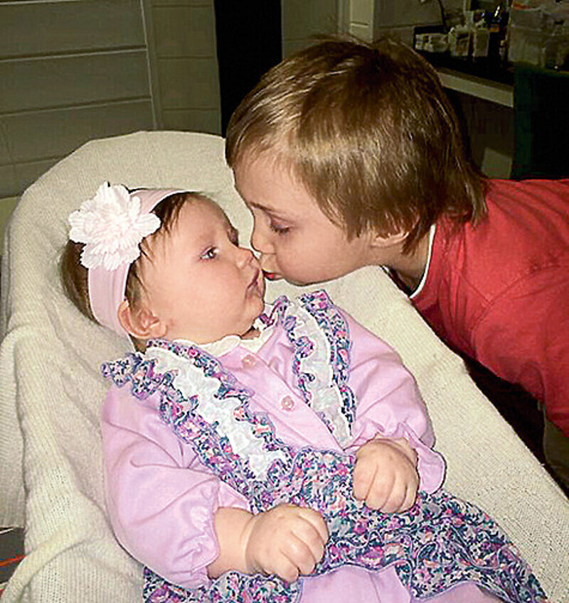 Старшие внуки Надежды Бабкиной: пятилетний Георгий и двухлетняя Верочка. А в апреле артистка стала бабушкой в третий раз. Новорожденную назвали Марфой. Фото: личный архив Надежды Бабкиной.