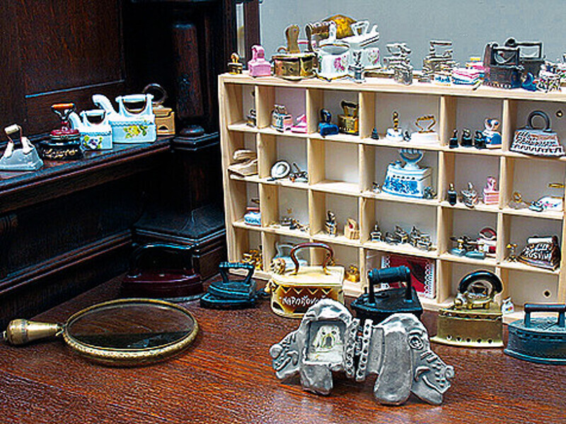 Сейчас в коллекции Ширвиндта около трехсот экспонатов. Фото: Виктор Горячев.