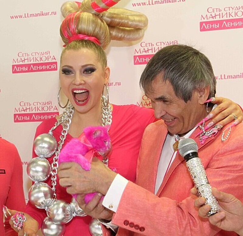 Котенок, из-за которого поднялась волна возмущения в прессе, на самом деле до сих пор жив-здоров. Фото: @lenaleninaofficial