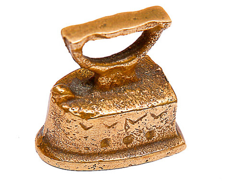 Ворованная вещица положила начало коллекции. Фото: Виктор Горячев.