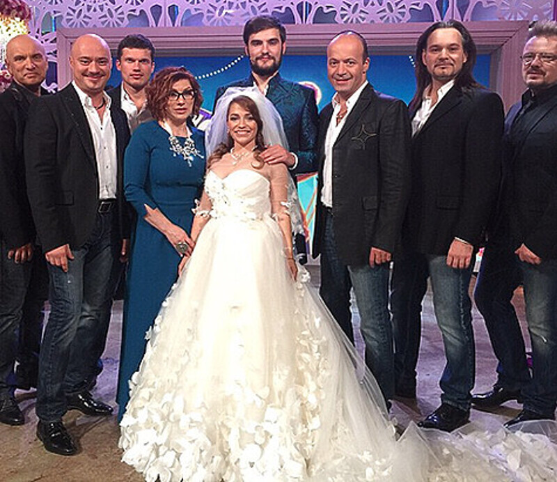 Молодоженов поздравили многие известные артисты. Фото: Facebook.com/syabitova.