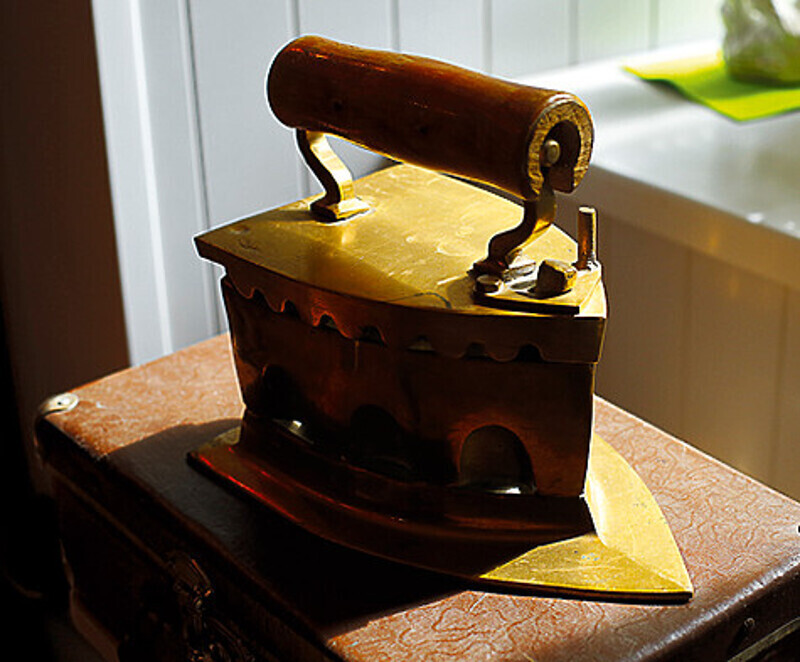 Деревянный утюжок смастерила дочка Михаила Ширвиндта. Фото: Виктор Горячев.