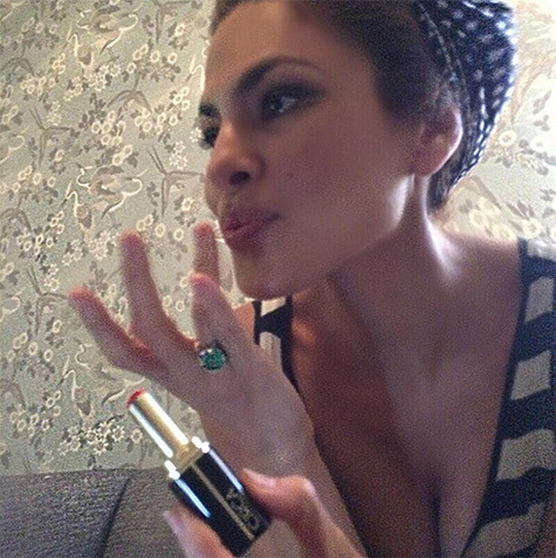 Поклонники считают, что новое кольцо Евы Мендес говорит о ее помолвке с Райаном Гослингом. Фото: Instagram.com/evamendes.